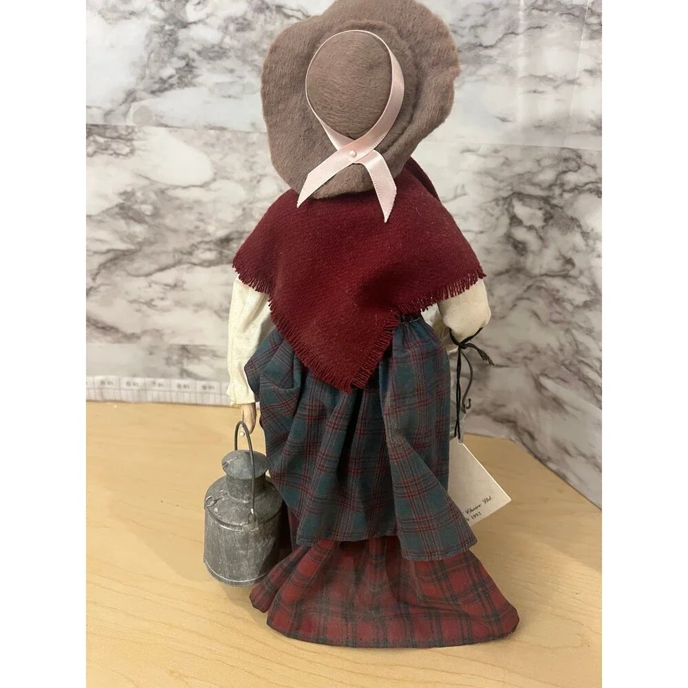 Byers Choice Caroler 1997 Woman Cries Of London Milk Maid Woman Farm Fresh